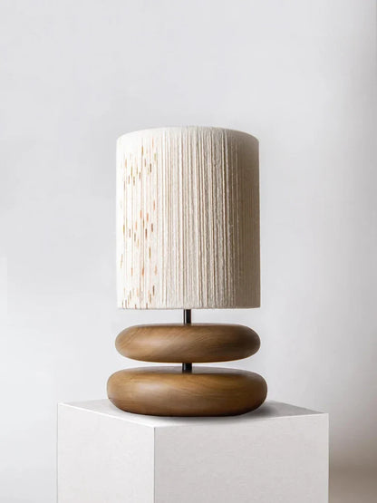 RusticTwine | Lampada da tavolo Japandi in intreccio di noce | Lampada in legno artigianale con paralume in corda e luce LED calda