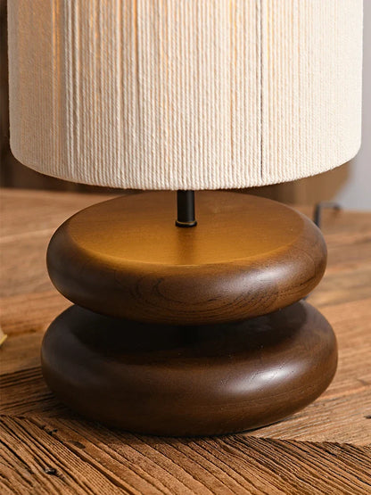 RusticTwine | Lampada da tavolo Japandi in intreccio di noce | Lampada in legno artigianale con paralume in corda e luce LED calda
