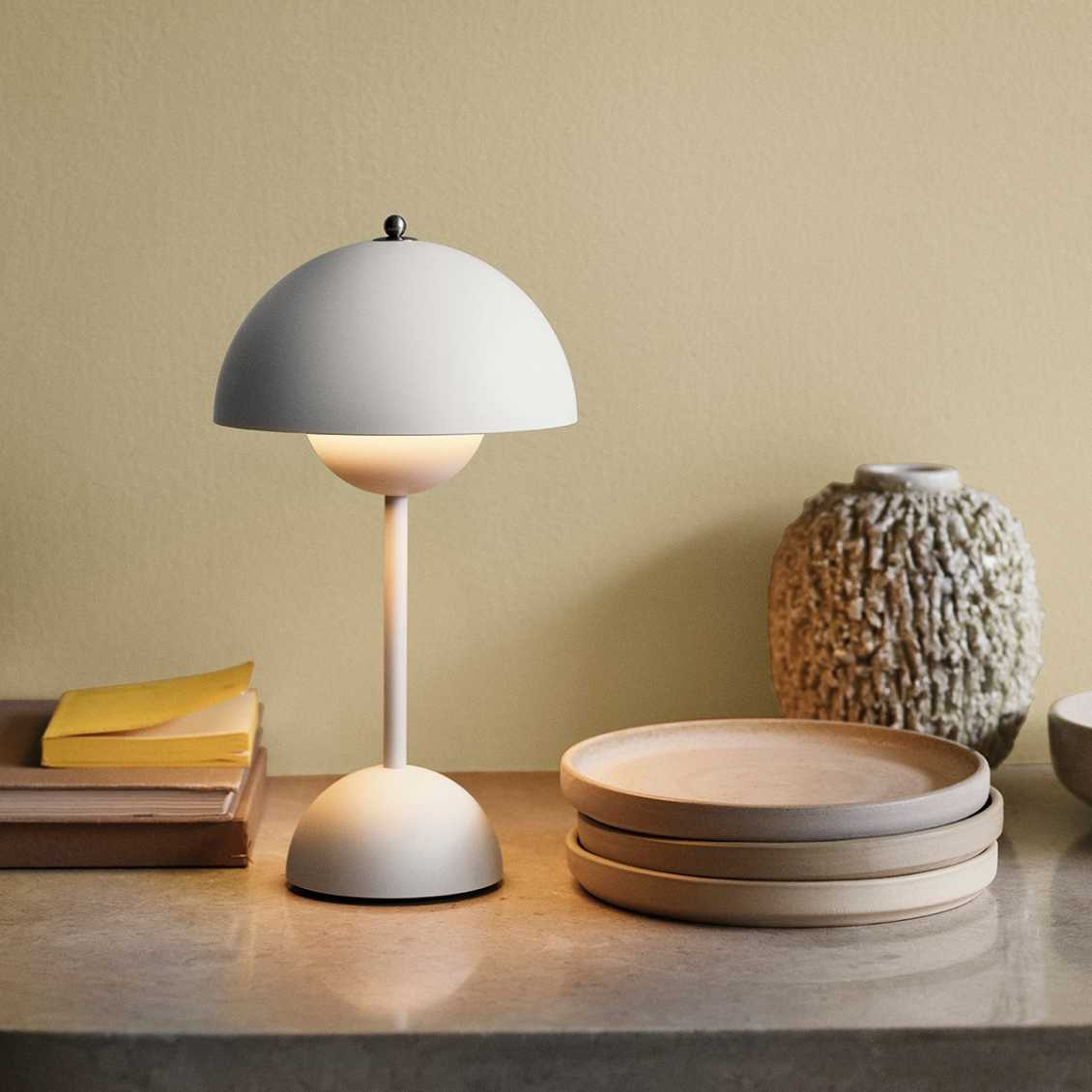 Retrova | Kabellose LED Tischlampe im Retro-Design mit Akku, Touch-dimmbar