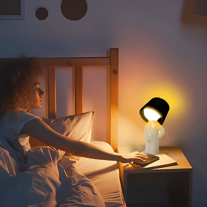 LumoPal Shy | Lampada da tavolo LED a forma di figura – dimmerabile e decorativa