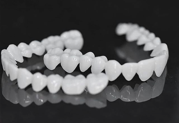 Lumineux | Natürliche Zahnprothese für Elegantes Lächeln 4