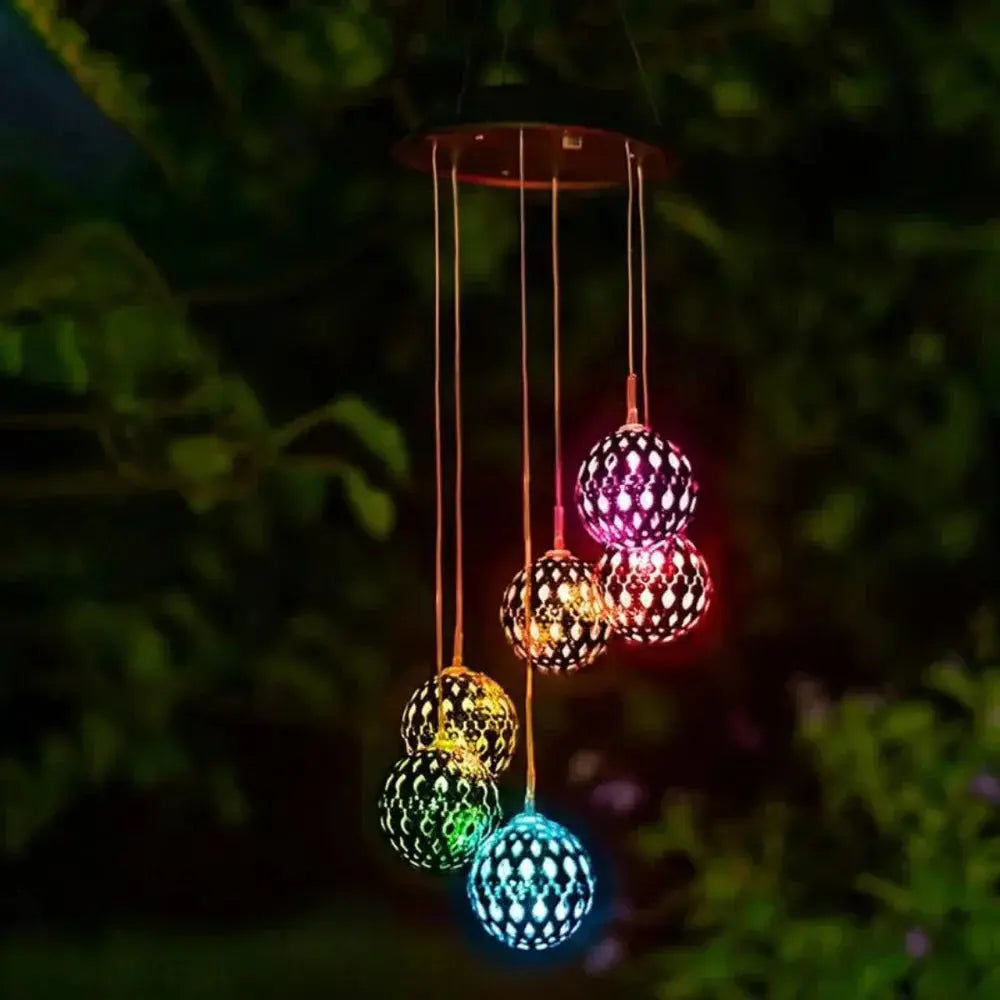 Lunara | Solar-Windspiel aus Metall mit Farbwechsel-LED für den Garten 0