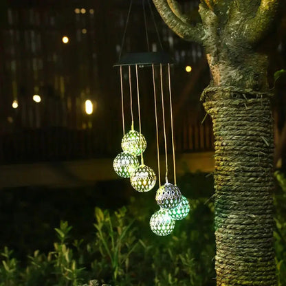 Lunara | Solar-Windspiel aus Metall mit Farbwechsel-LED für den Garten 4