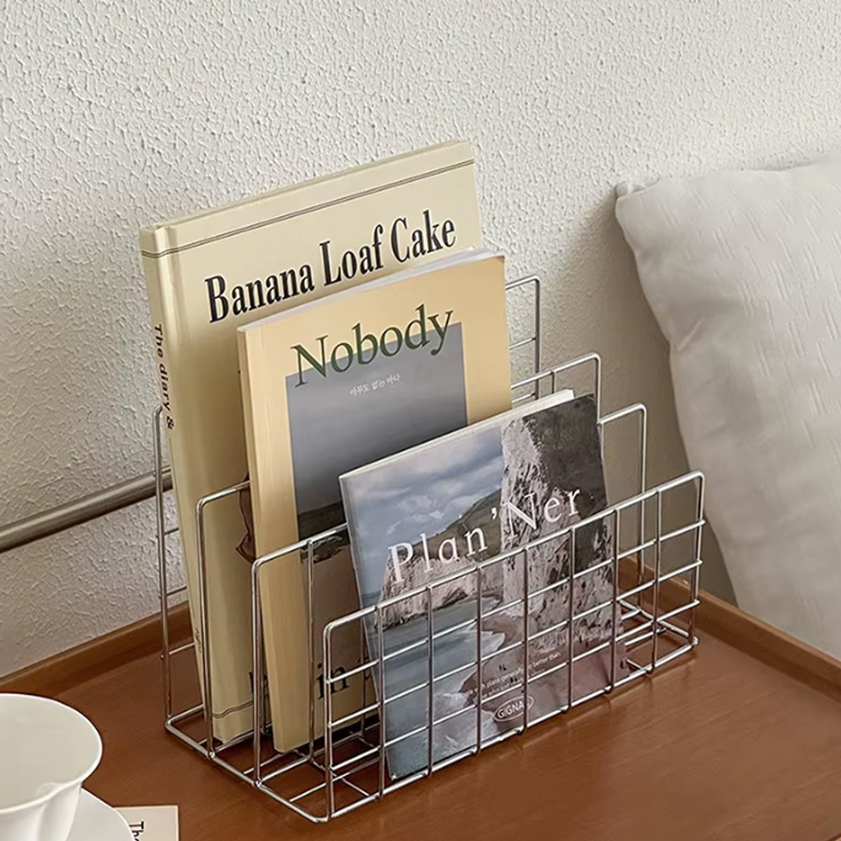 Ferro Grid | metallic table rack with mesh structure for magazines & kitchen