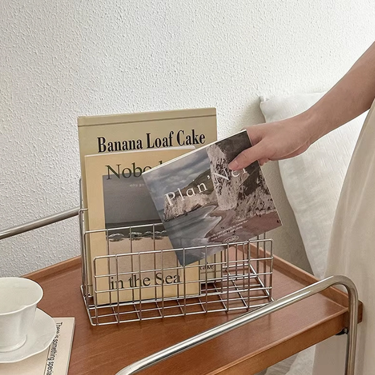 Ferro Grid | metallic table rack with mesh structure for magazines & kitchen