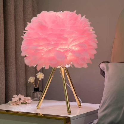 Plumora Lux | Lampada da tavolo dimmerabile con piume pregiate dal design moderno