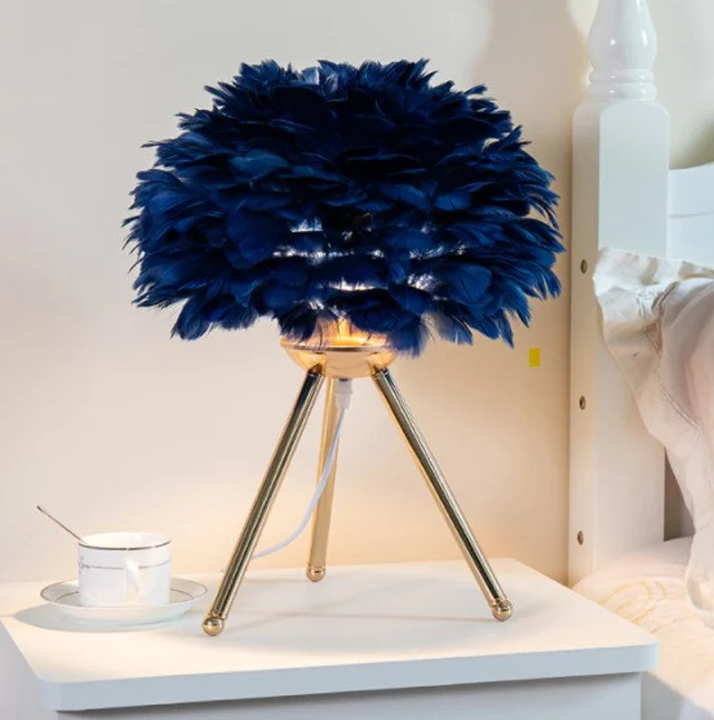 Plumora Lux | Lampada da tavolo dimmerabile con piume pregiate dal design moderno