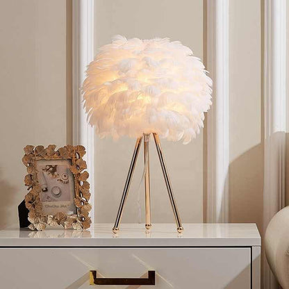 Plumora Lux | Lampada da tavolo dimmerabile con piume pregiate dal design moderno