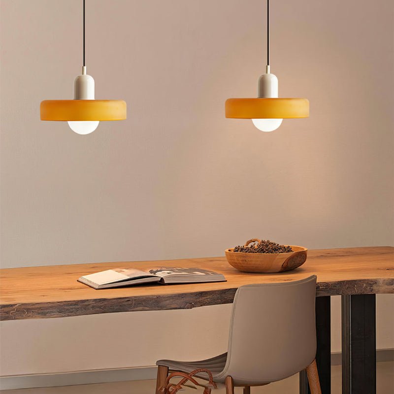 Lunari Halo | Lampada a sospensione in vetro colorato in stile Bauhaus