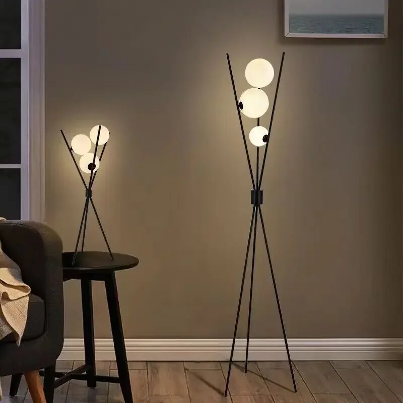 Lunaris | Lampada da tavolo e da terra LED dal design a luna
