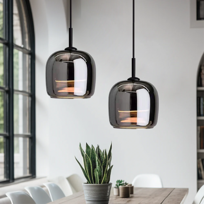 Svarna | Suspension scandinave en verre teinté