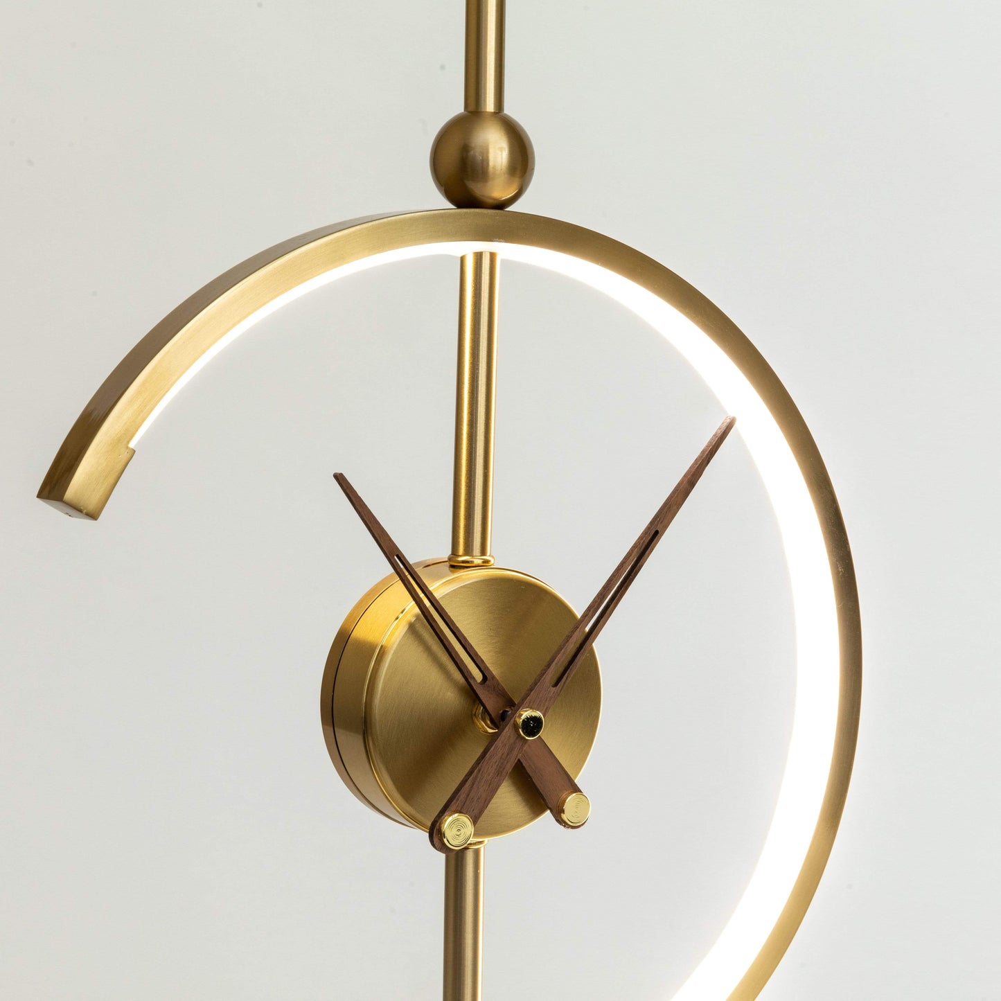 Nagoya Chrono | Lampada da tavolo lussuosa con orologio integrato e funzione di ricarica