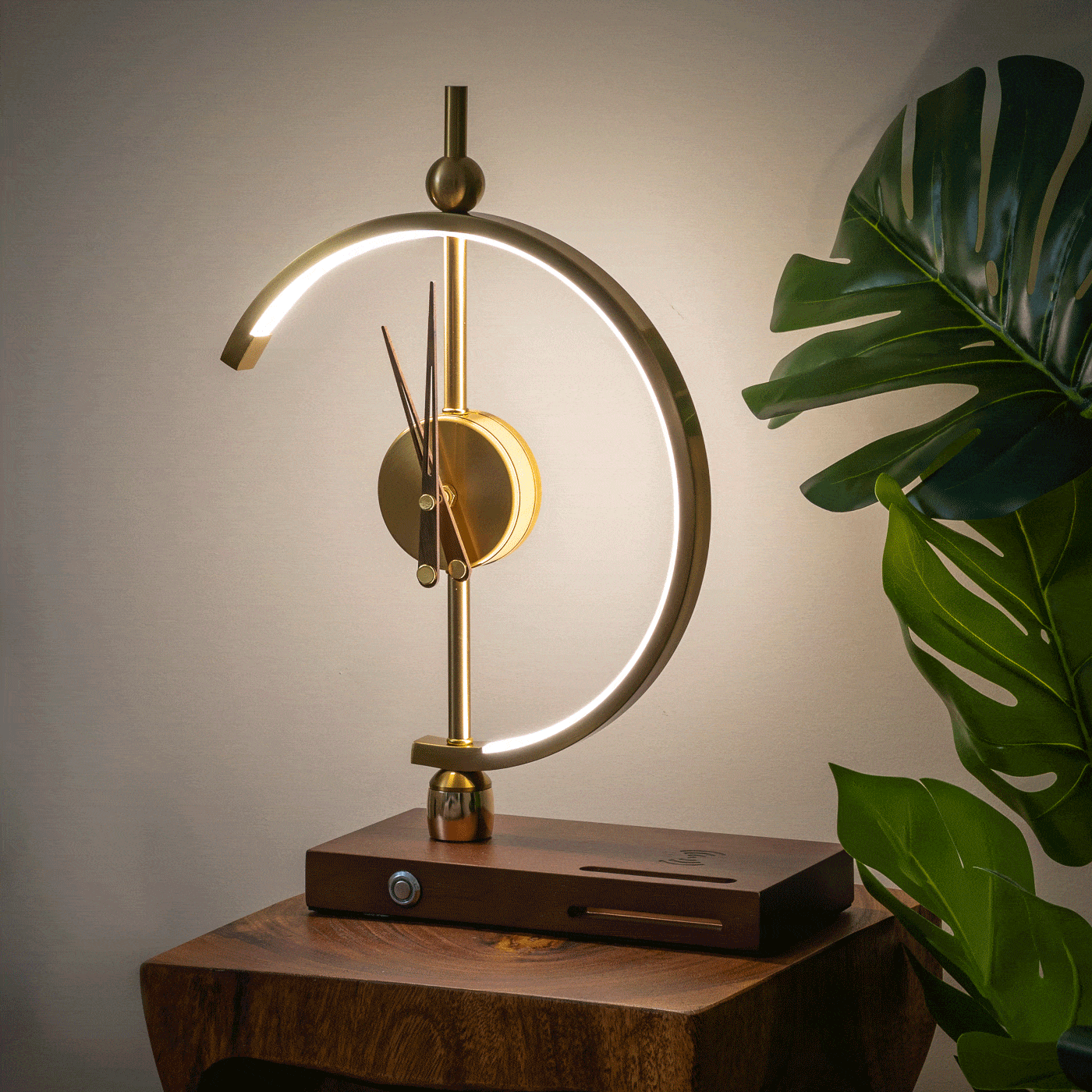 Nagoya Chrono | Lampada da tavolo lussuosa con orologio integrato e funzione di ricarica