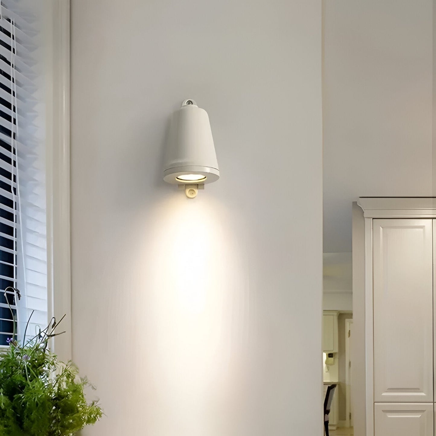 Minimalist LED outdoor wall lamp made of aluminum – weatherproof
