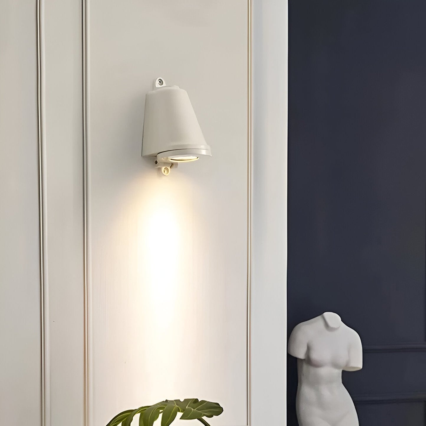 Minimalist LED outdoor wall lamp made of aluminum – weatherproof
