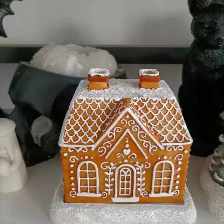 Hyttana | Weihnachtshaus als Winterdeko mit kleinen Tannenbäumen