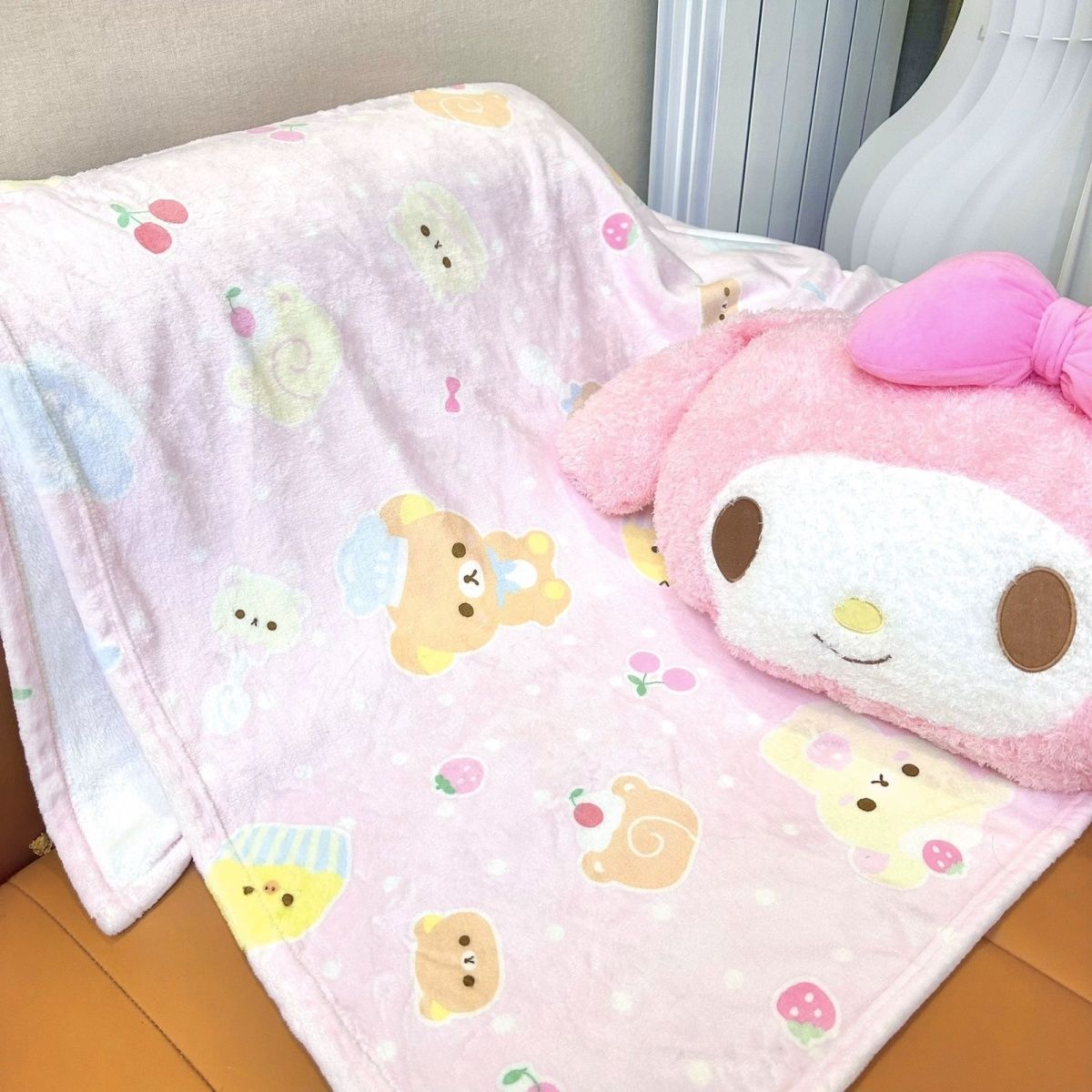 Plushino | Coperta coccolosa in peluche con fantasia a fumetti per divano e cameretta