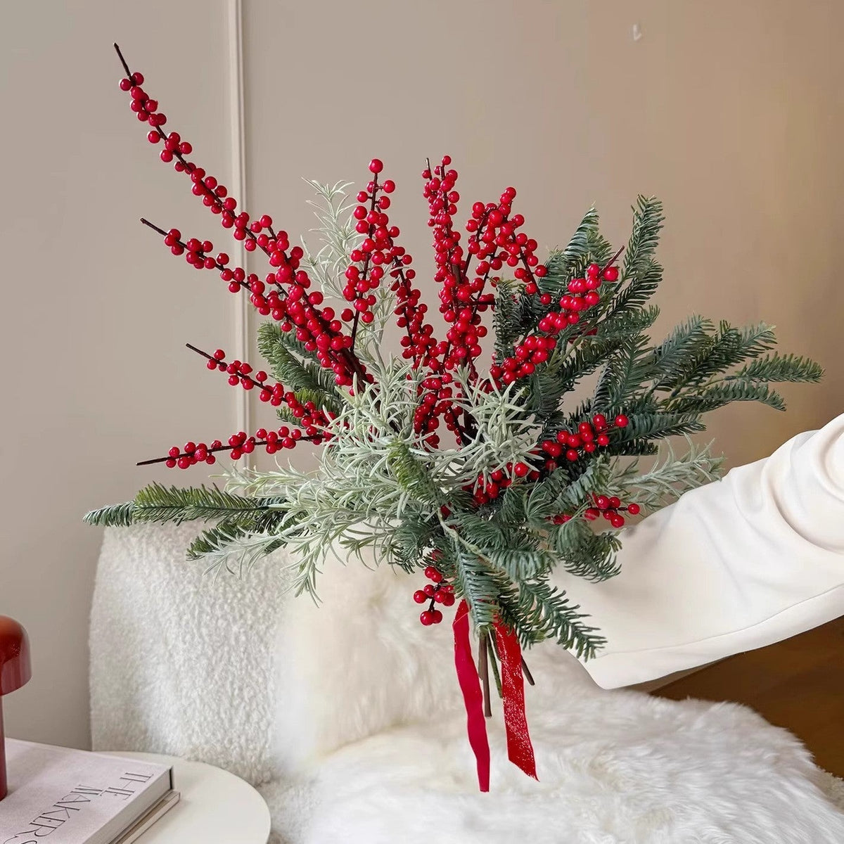 Beravia | Bouquet invernale artificiale con bacche e rami di abete da mettere in vaso