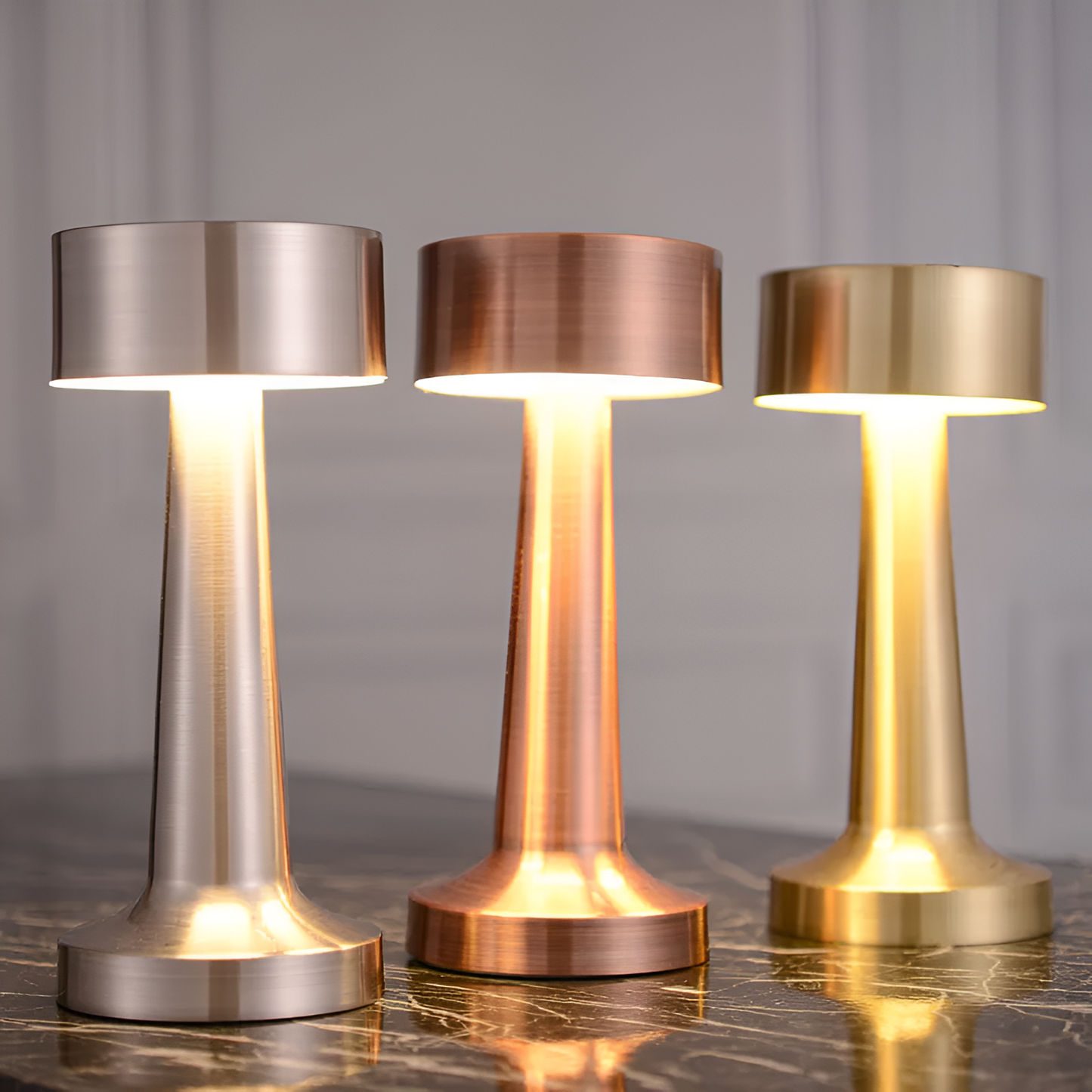 RetroLight | Lampada da tavolo LED elegante con funzione di ricarica wireless.