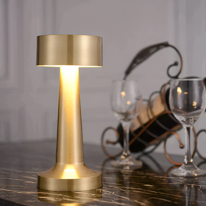 RetroLight | Lampada da tavolo LED elegante con funzione di ricarica wireless.