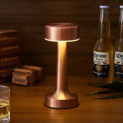RetroLight | Lampada da tavolo LED elegante con funzione di ricarica wireless.