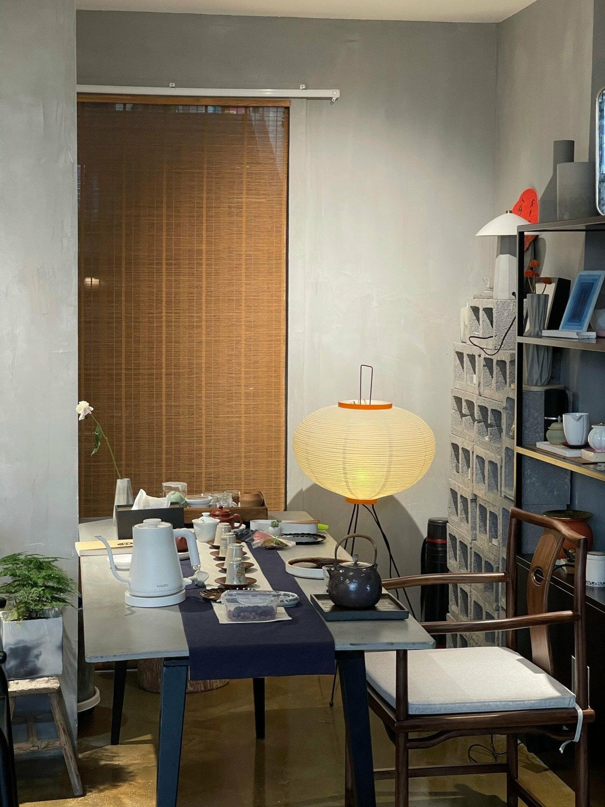 Lunora Haze | Lampadaire sculptural en papier de riz au style Japandi