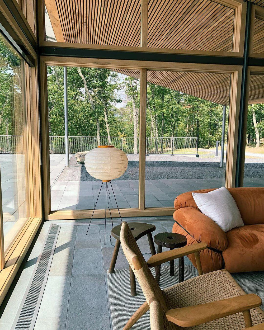 Lunora Haze | Lampadaire sculptural en papier de riz au style Japandi