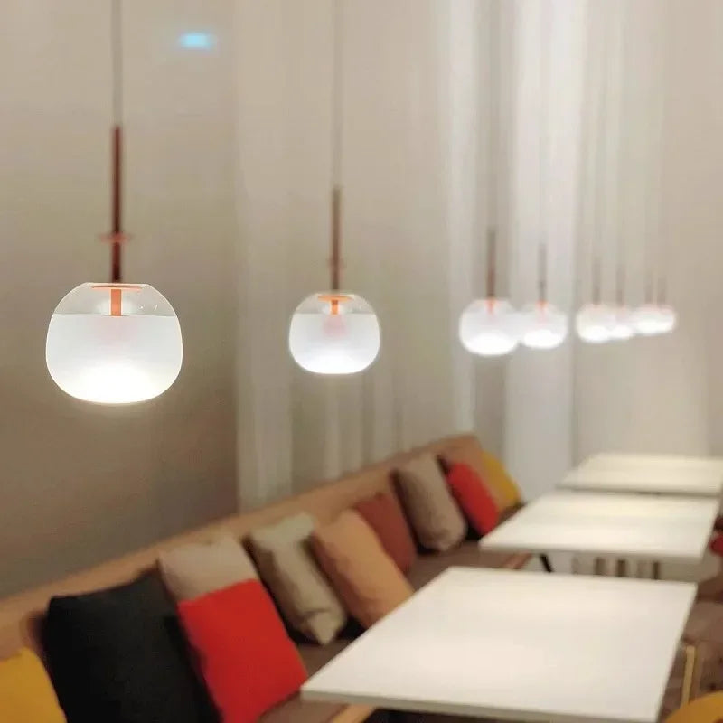 NordicGlow | duński żyrandol szklany | kolorowy urok szklanych lamp w skandynawskim designie