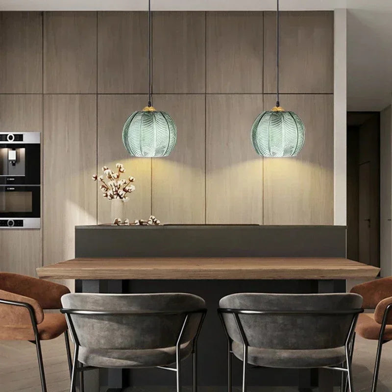 Noctylla | Glass pendant lamp with Scandinavian leaf pattern in green