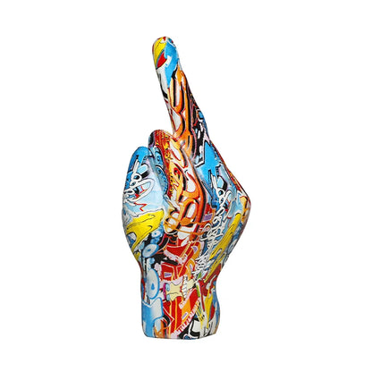 Brunno Figura | Scultura di mano graffiti in resina artistica come pezzo provocatorio