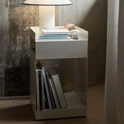 Arket Fold | table d'appoint en métal au design origami danois