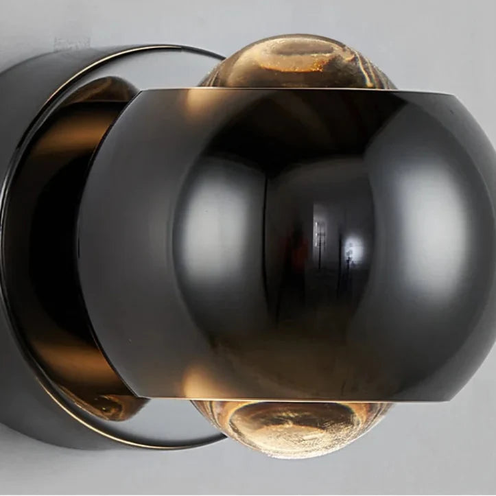 Lampada da parete LED Orbis – Lampada a sfera girevole in nero con orientamento luce a 360°