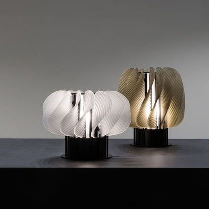 Lampada da tavolo LED moderna ed elegante dal design minimalista in alluminio