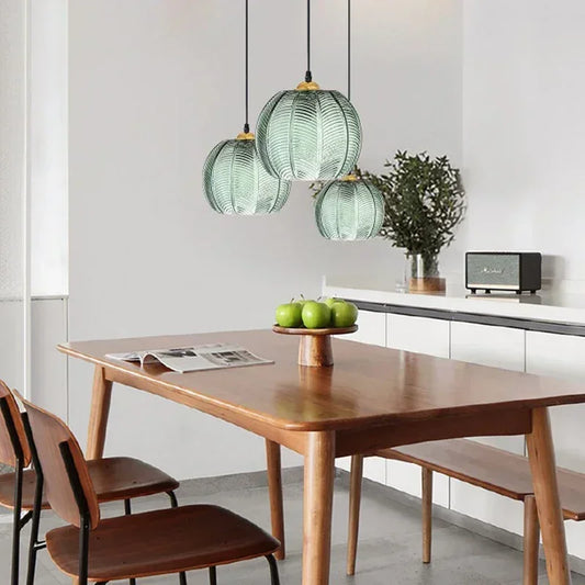 Noctylla | Glass pendant lamp with Scandinavian leaf pattern in green