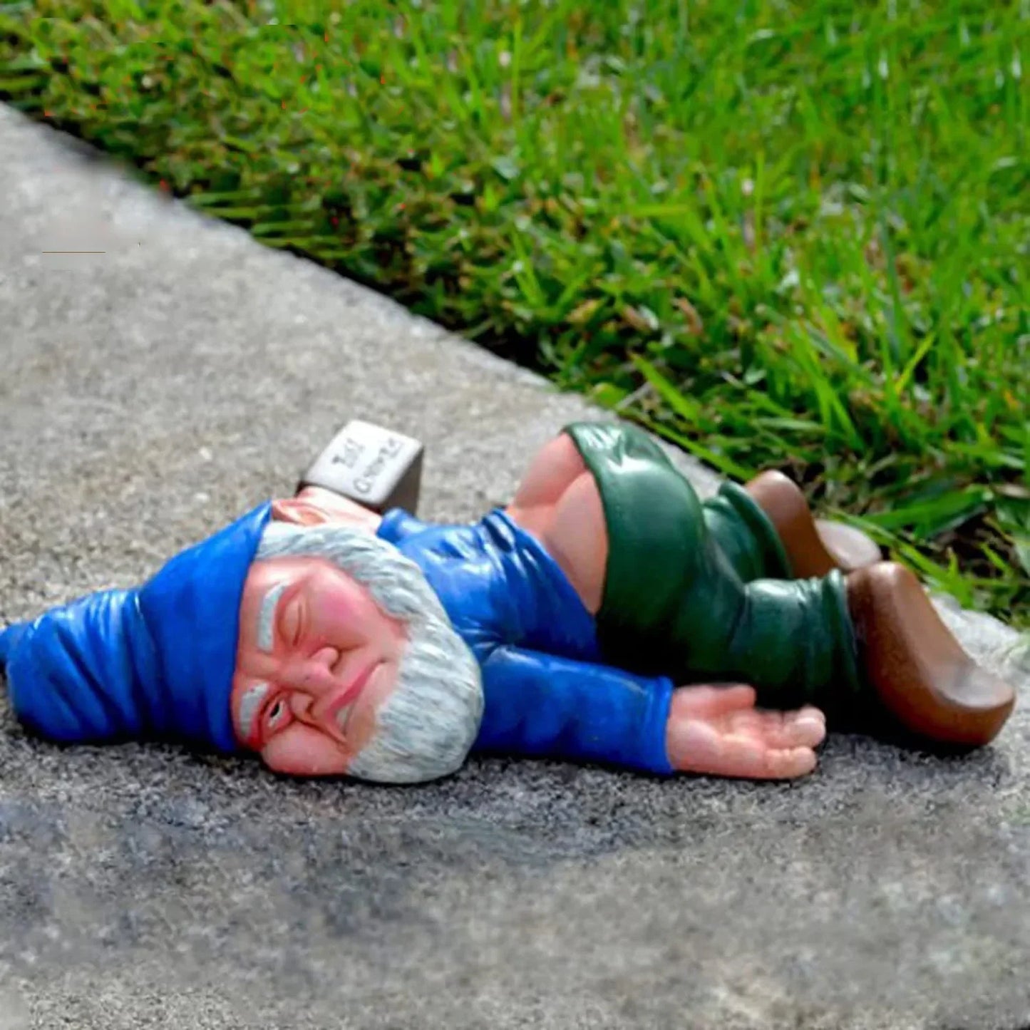 Garden Gnome Figurine | Drunken Gnome 15 cm | Weatherproof | Resin
