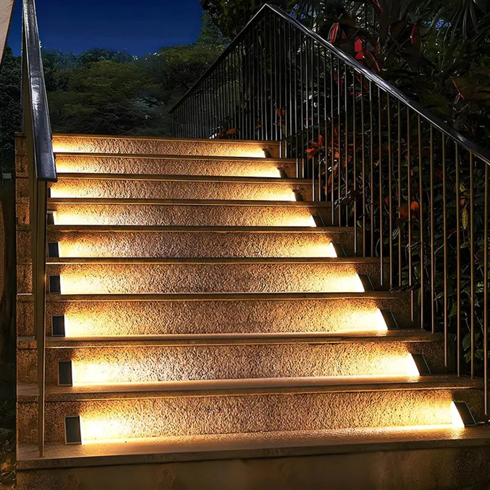 Luci solari per scale esterne – presa sicura e luce calda su ogni gradino
