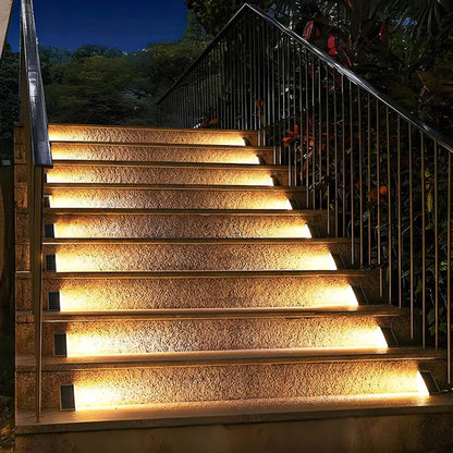 Luci solari per scale esterne – presa sicura e luce calda su ogni gradino