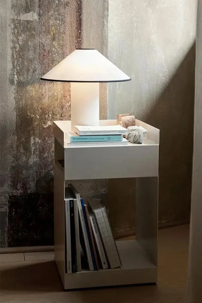 Arket Fold | table d'appoint en métal au design origami danois