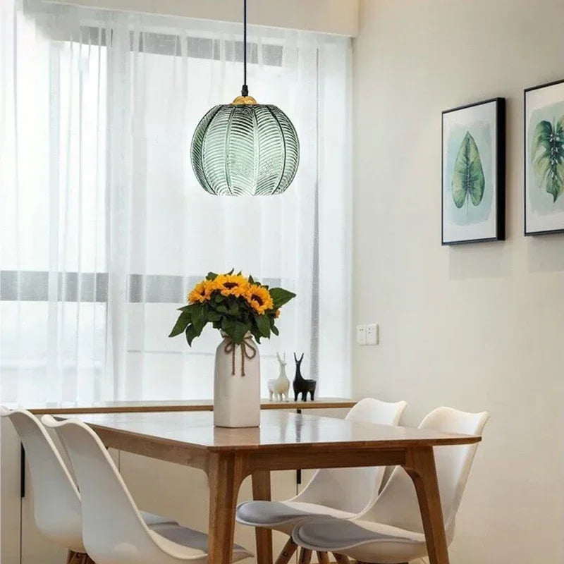 Noctylla | Glass pendant lamp with Scandinavian leaf pattern in green