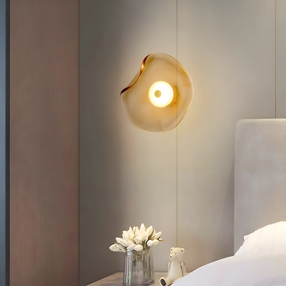 NordLume – Gebogene Glas-Wandleuchte im Skandinavisch-Japandi-Stil mit LED-Beleuchtung