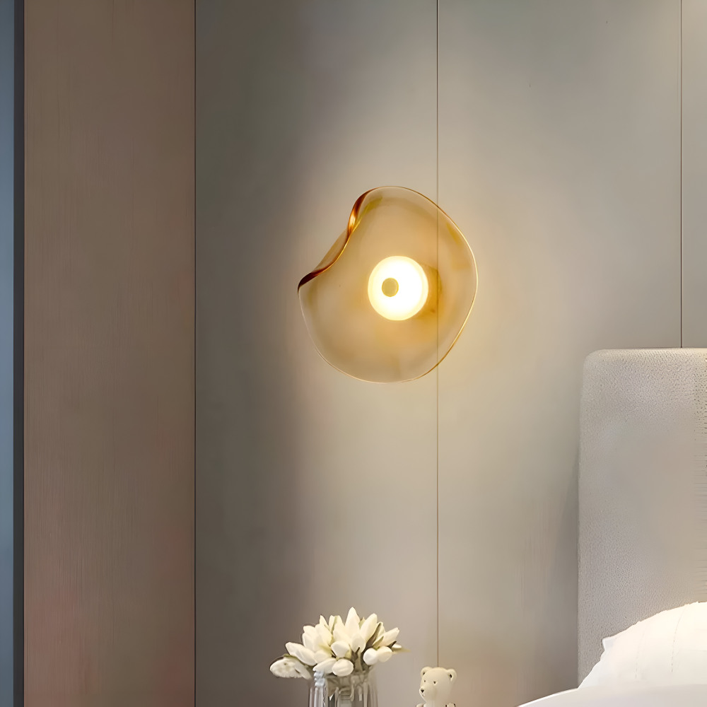 NordLume – Gebogene Glas-Wandleuchte im Skandinavisch-Japandi-Stil mit LED-Beleuchtung