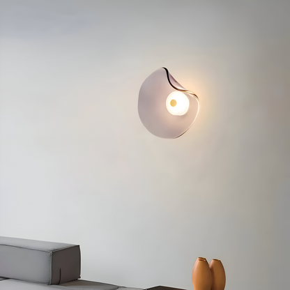 NordLume – Gebogene Glas-Wandleuchte im Skandinavisch-Japandi-Stil mit LED-Beleuchtung