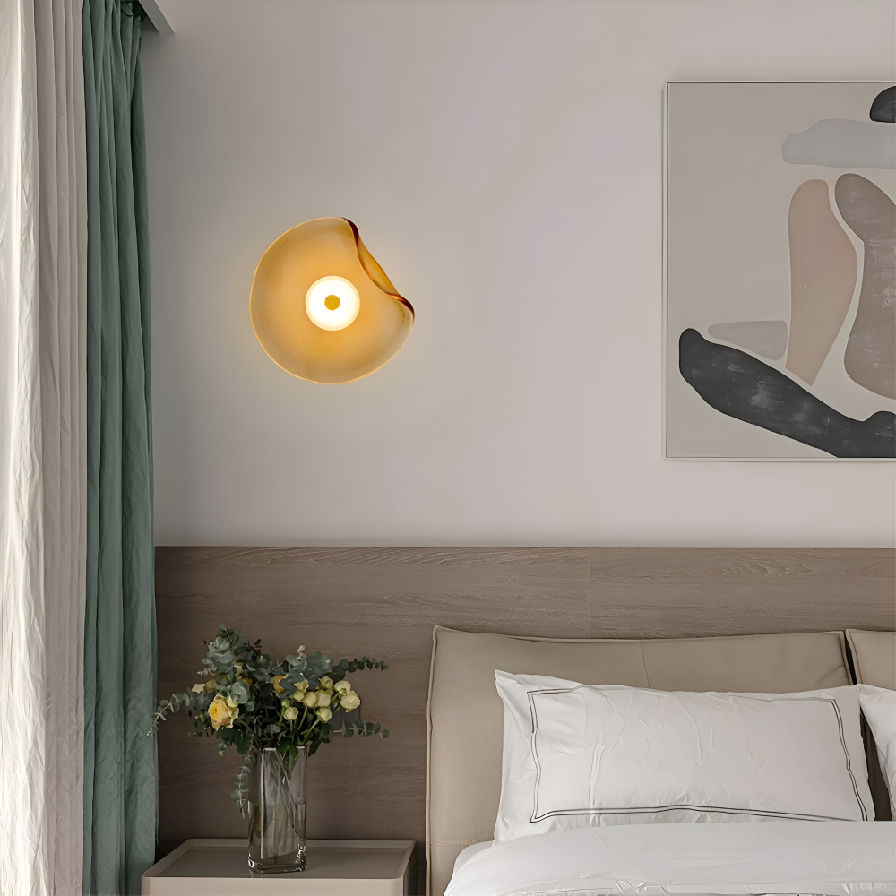 NordLume – Gebogene Glas-Wandleuchte im Skandinavisch-Japandi-Stil mit LED-Beleuchtung