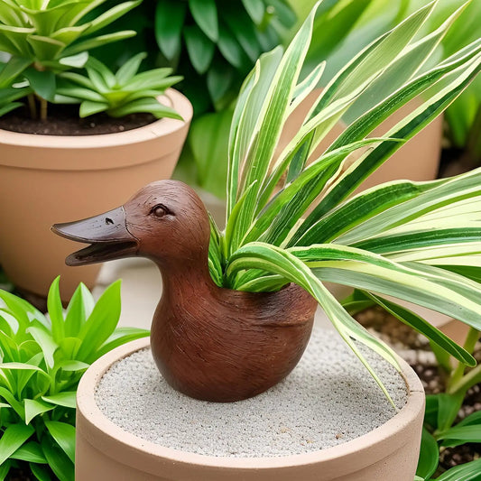 Avinara Duck | Handgefertigter Harz-Pflanztopf in Entenform für Balkon & Garten