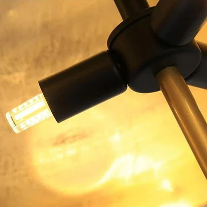 Lampada da terra Solano Coyote – Lampada di lusso a treppiede con paralume dorato dal design moderno