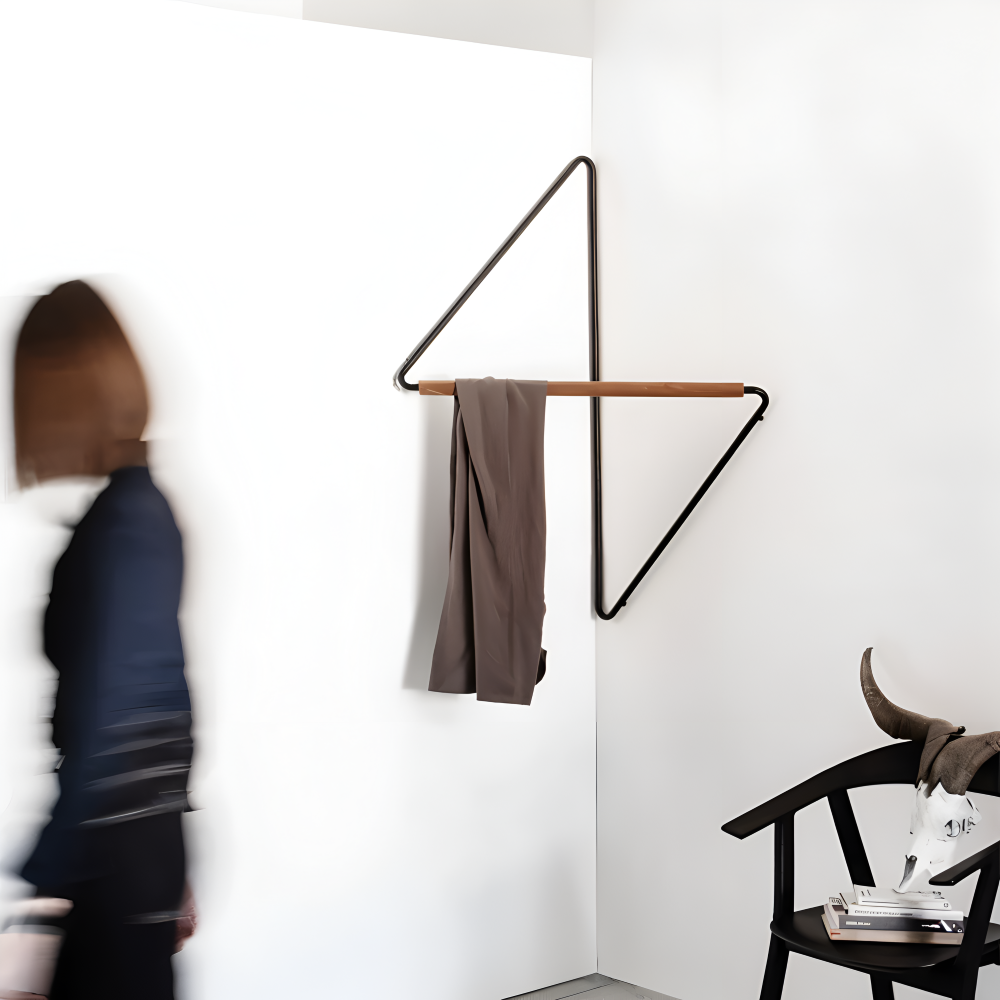 Triad – geometryczny stojak na ubrania z metalu | wszechstronna garderoba wielofunkcyjna
