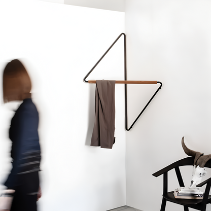 Triad – geometryczny stojak na ubrania z metalu | wszechstronna garderoba wielofunkcyjna