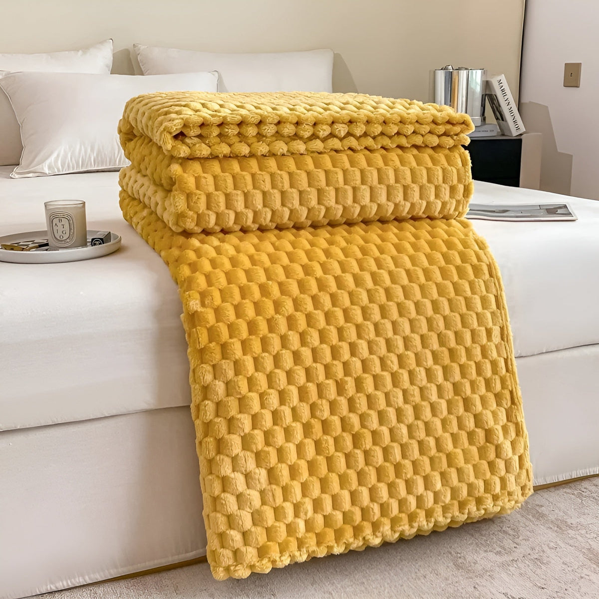 Mirelda | Microfiber Throw Blanket, Super Soft and Machine Washable at 30 °C