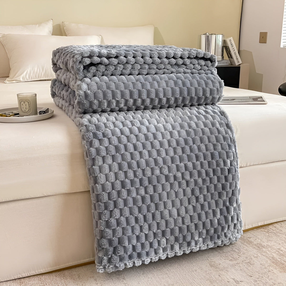 Mirelda | Microfiber Throw Blanket, Super Soft and Machine Washable at 30 °C