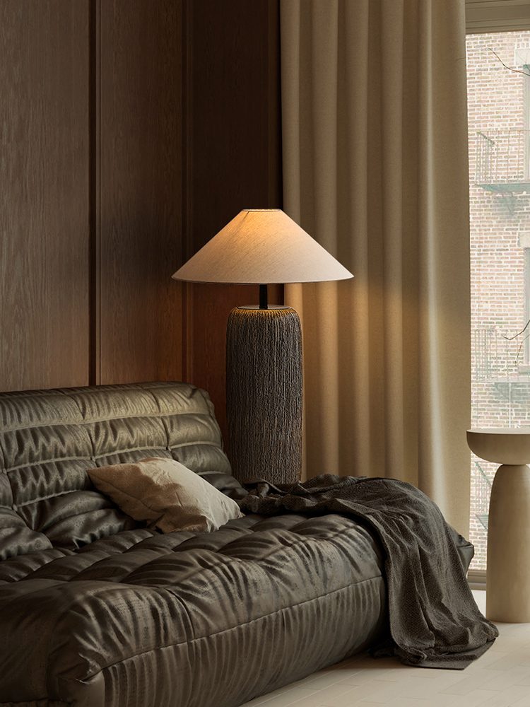 Norvyn Root | Lampada da terra scandinava in legno invecchiato con paralume in tessuto